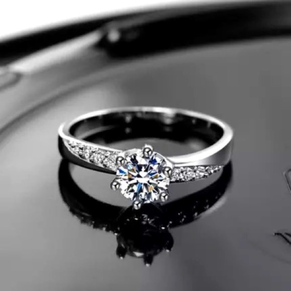 Jewelry - NEW Fashion Sterling Silver Shiny Zircon Ring